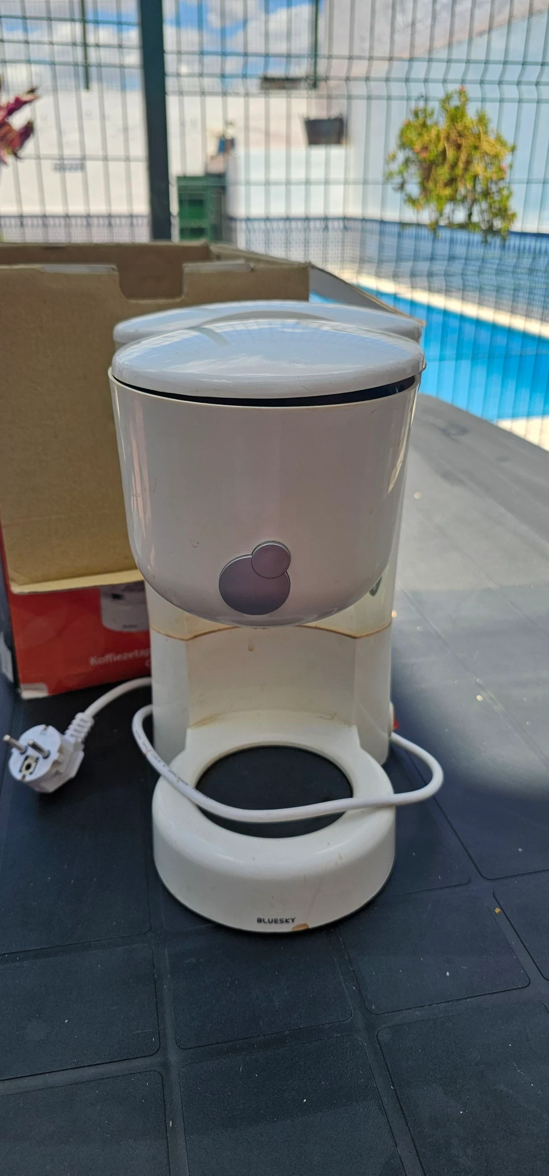 Coffee maker with reusable filter – photo 2